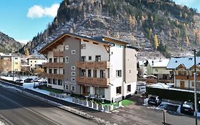 Liz Hotel & Apartments